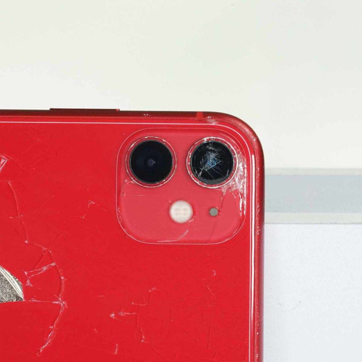 iPhone 11 64GB SIMフリ― (PRODUCT)RED 中古本体 訳あり品 MWLV2J/A 白ロムの画像3