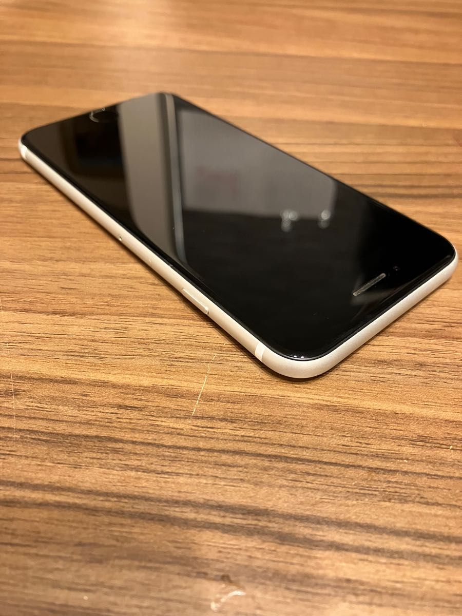 iPhone SE SIMフリー 64GB ホワイト 美品