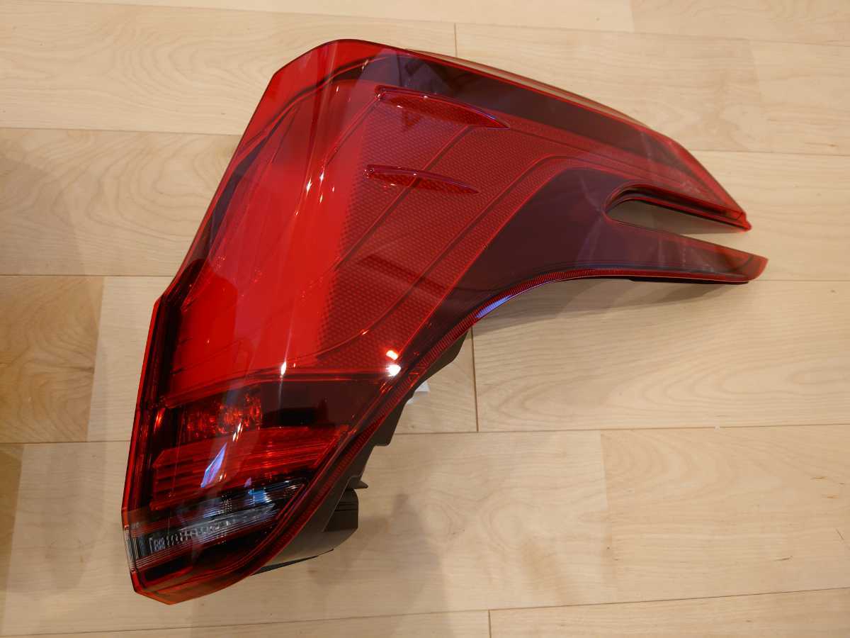 30アルファード 純正テールランプ シーケンシャルウィンカー 新車外し