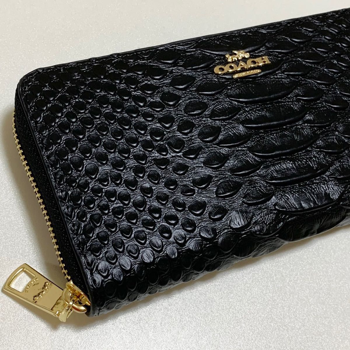 COACH エンボスドスネークレザー 長財布 F ブラック｜PayPayフリマ