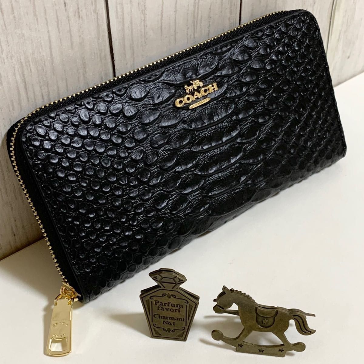 COACH エンボスドスネークレザー 長財布 F53659 ブラック｜PayPayフリマ