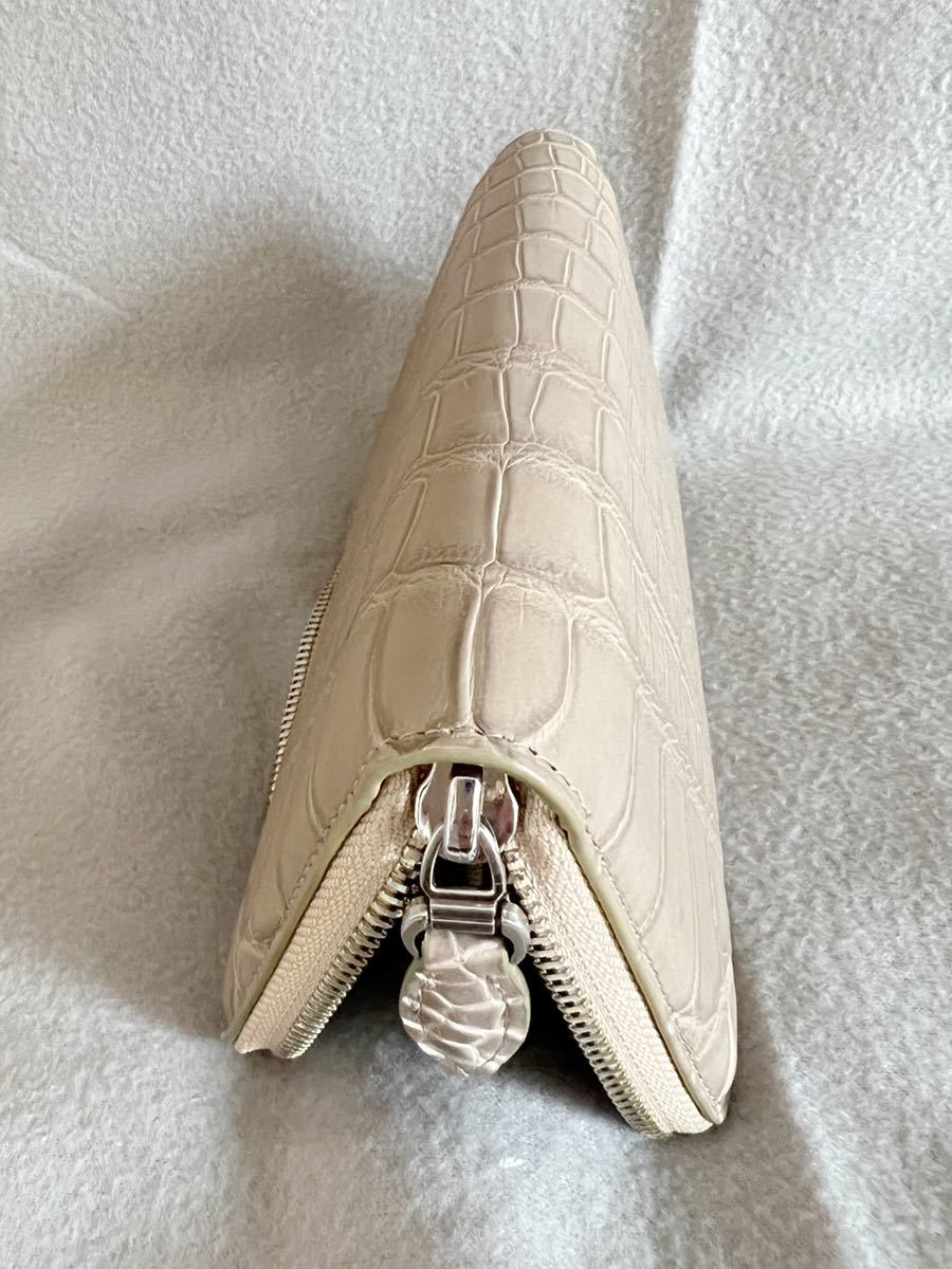 新品!クロコダイル 長財布 ラウンドファスナー長財布 ベージュ色 実物