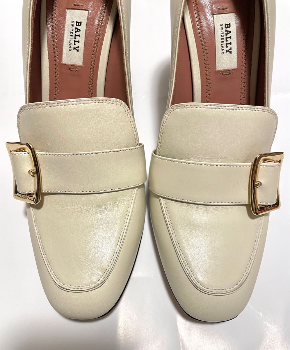 BALLY / バックル ホワイトレザー パンプス|PayPayフリマ