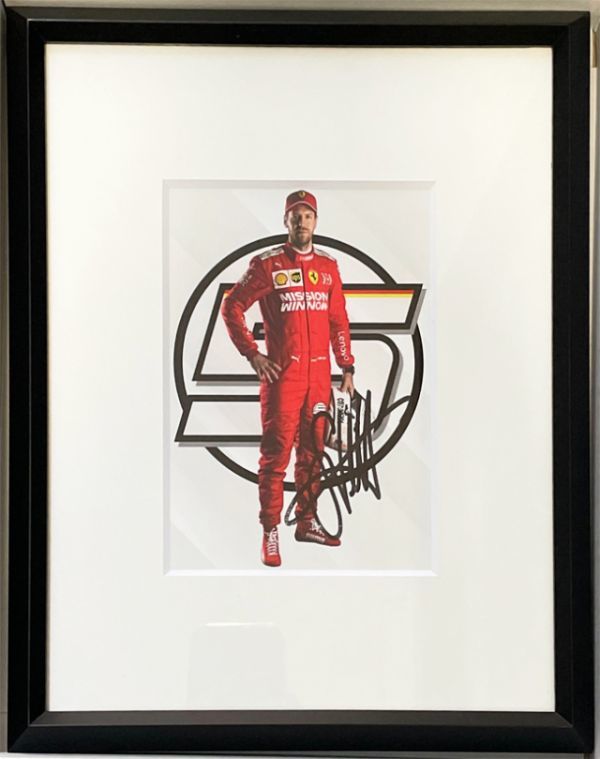 F１チーム　フェラーリ　S.ベッテル直筆サイン入 フェラーリ 2019 ドライバーズカード(額装品)　ワールドチャンピオン