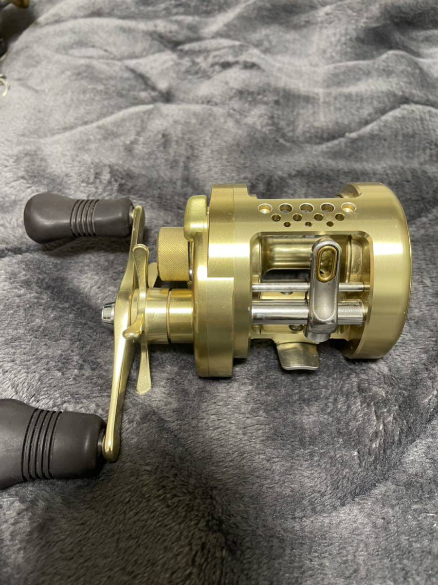 送料無料/新品】 01カルカッタコンクエスト シマノ 300 中古品 雷魚