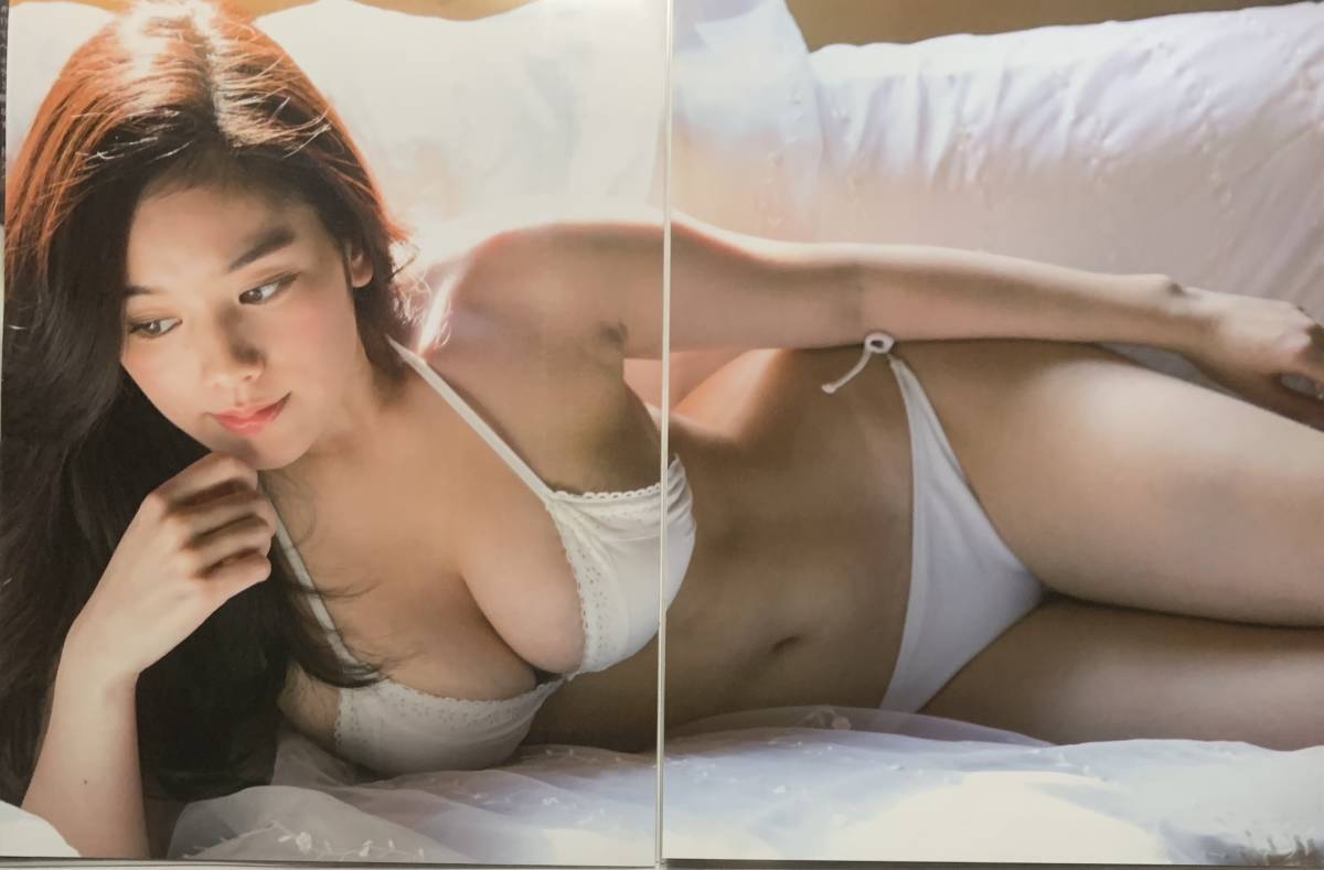 [ thick laminate processing ]. beautiful Kazuko swimsuit A4 change size magazine scraps 6 page FRIDAY[ gravure ]-012902