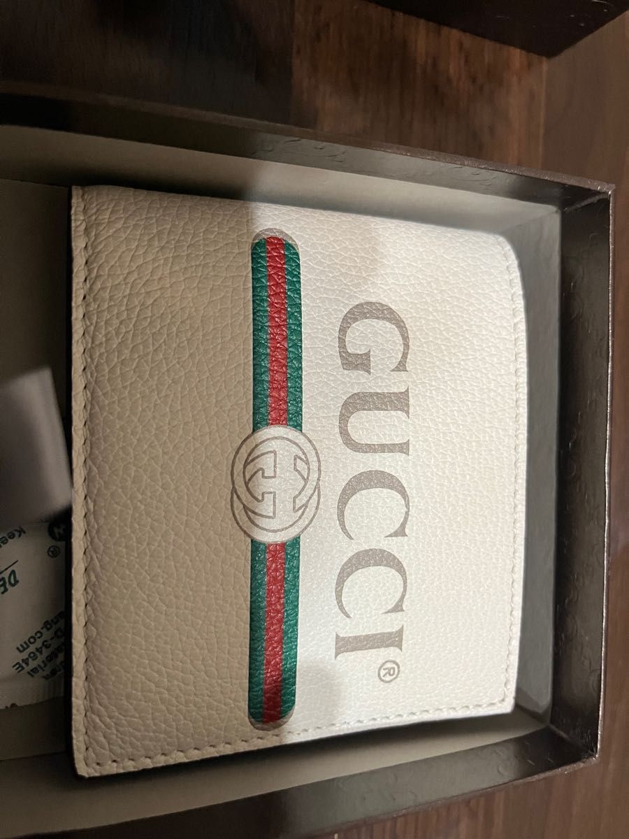 【新品未使用】GUCCI 二つ折り財布 496309 0GCAT 8820 