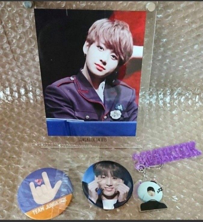 防弾少年団 BTS ユンギ SUGA 缶バッジ アクリルバッジ ミニフラッグ