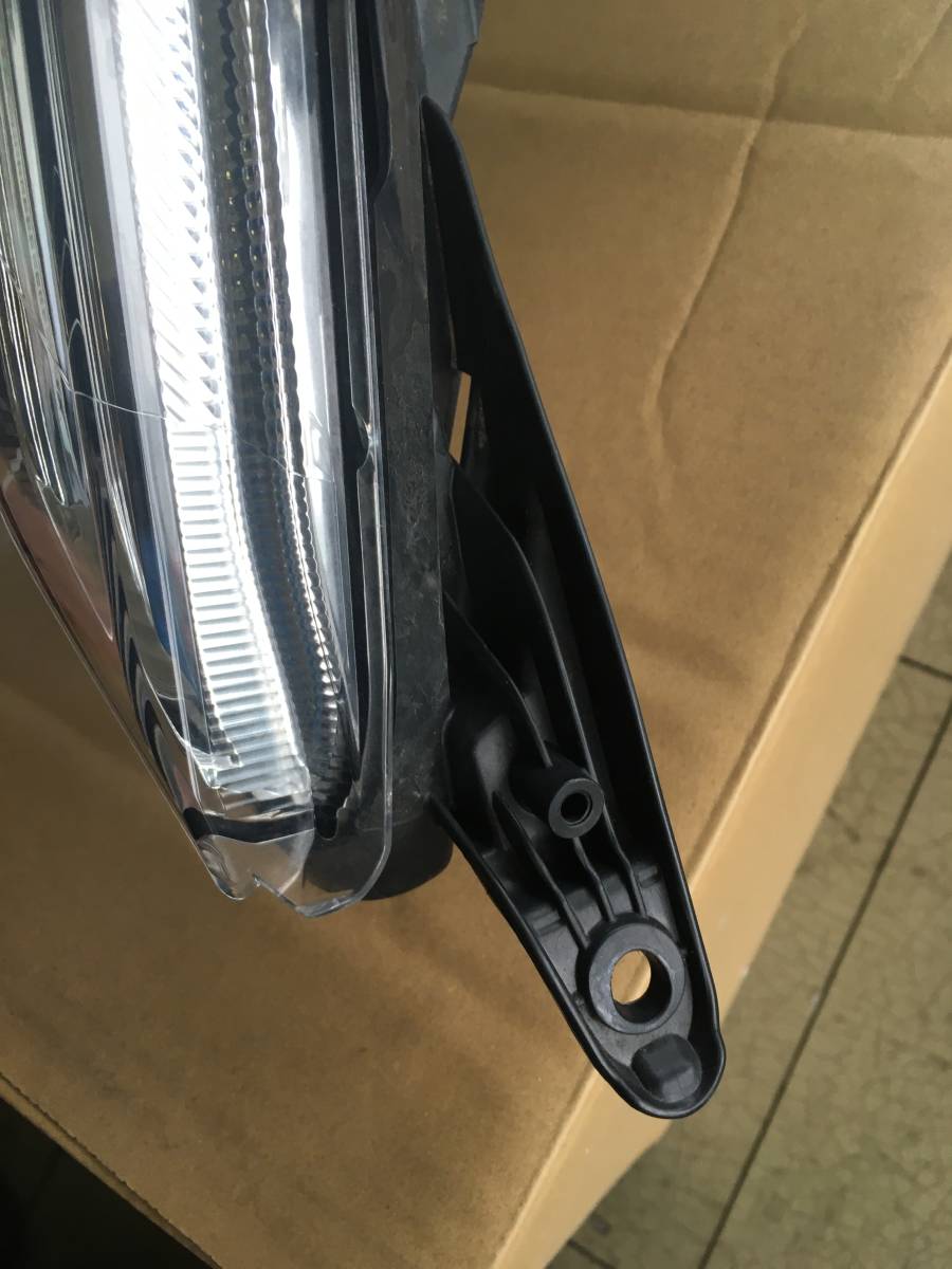 ヴォクシー80型LEDヘッドライト左