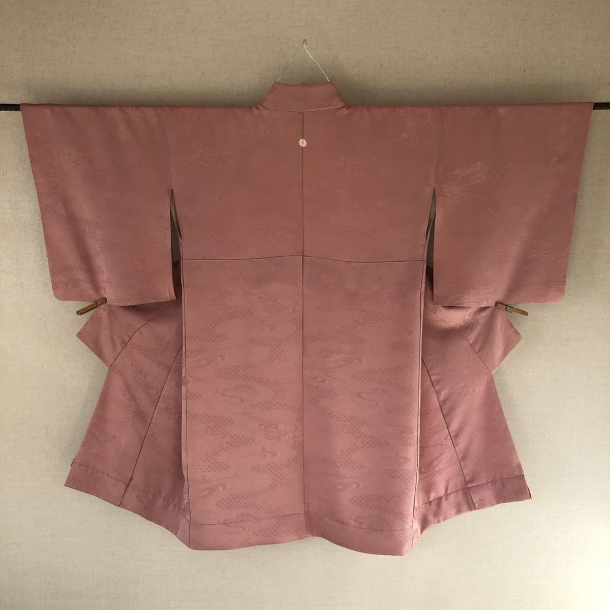 弓道　女性用　中古　紋付着物　絹　たすき付　　袴用　裄67センチ　20230117-01 送料は商品説明にあります。_画像7