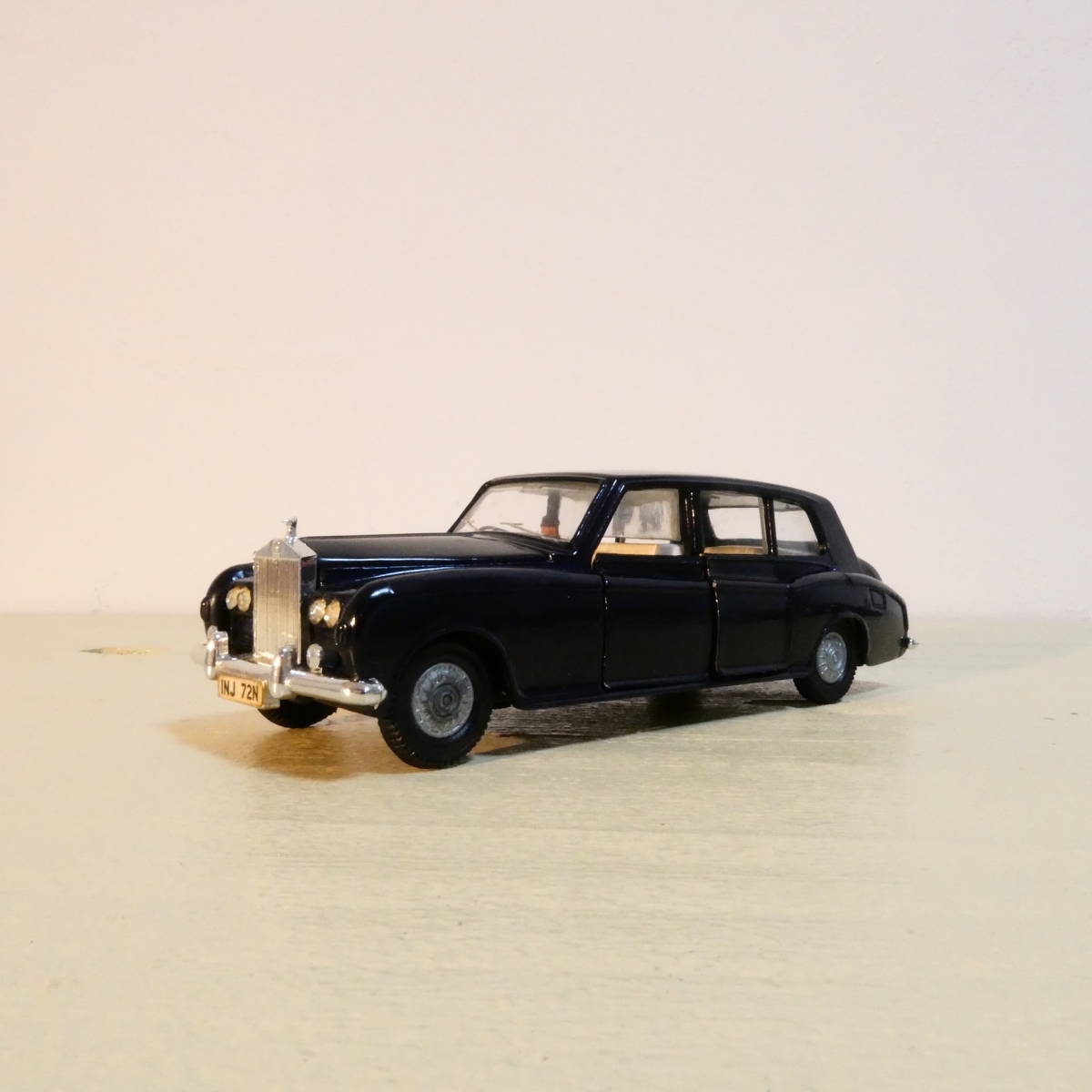 日本未入荷 ミニカー1/18 箱あり Rolls-Royce Phantom No.265 ミニカー