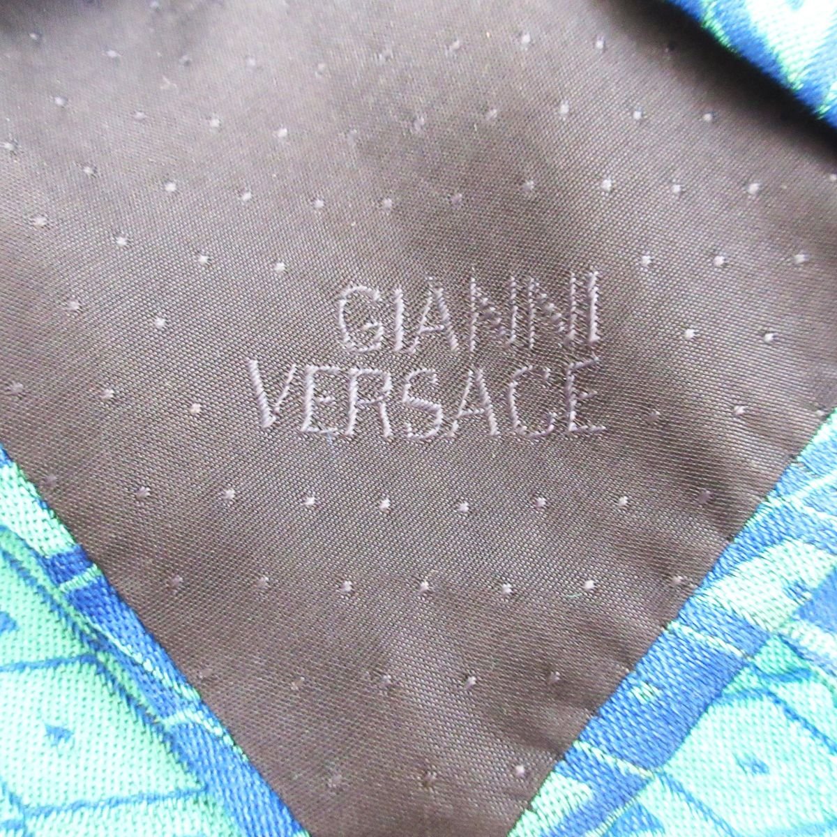 美品 GIANNI VERSACE ジャンニヴェルサーチ シルク100％ 総柄 メデューサ刺繍 ワイドタイ ネクタイ グリーン×ブルー_画像6