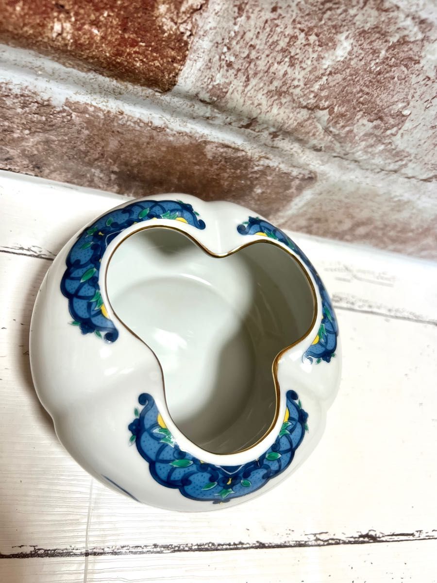 未使用品・匿名配送】大洲陶器 花瓶 灰皿 木箱 昭和レトロ 花柄 未使用品・匿名配送】大洲陶器 花瓶 灰皿 木箱 昭和レトロ 花柄