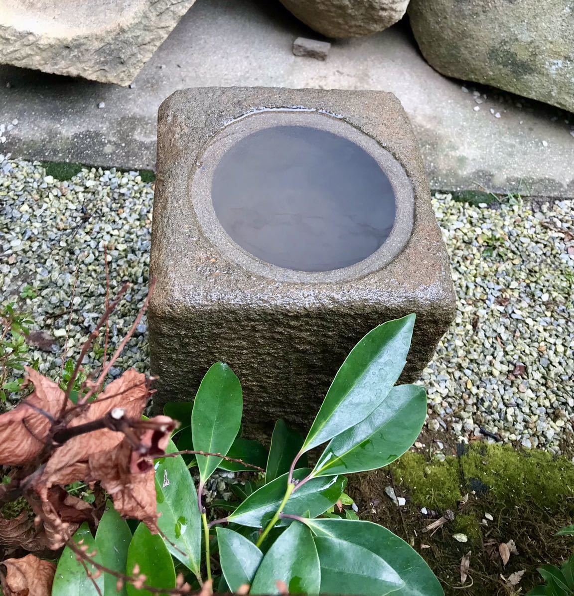  old .. antique stone material structure . material objet d'art stone structure sculpture [ water pot * direction pot *.. pot *.... pot ] shop on garden bird bus terrace veranda water pot . bonsai tray stone fields and mountains grass other 