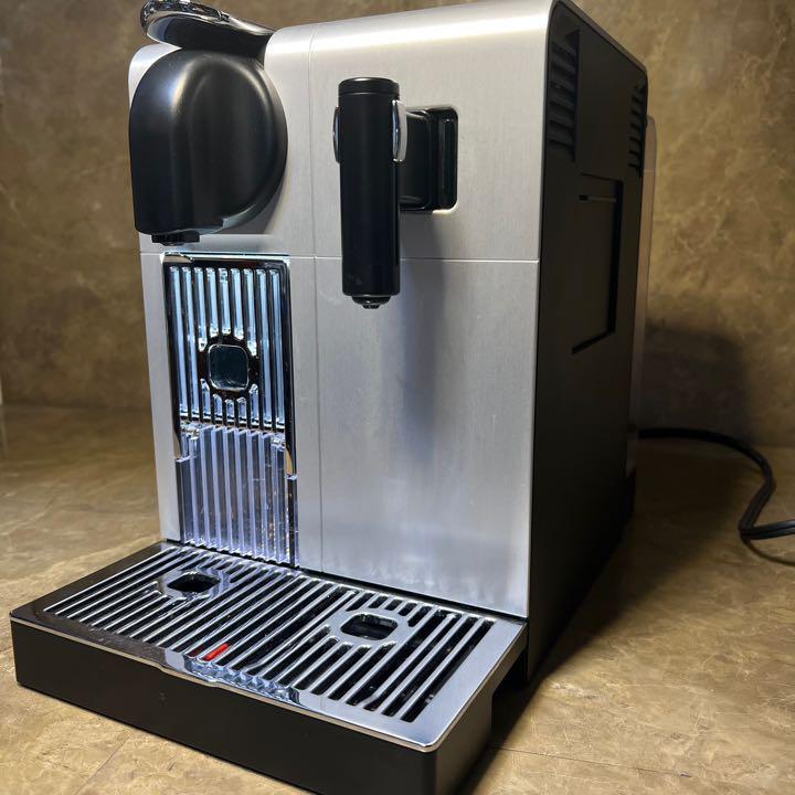 ネスプレッソ コーヒーメーカー イニッシア C40WH エアロチーノ セット