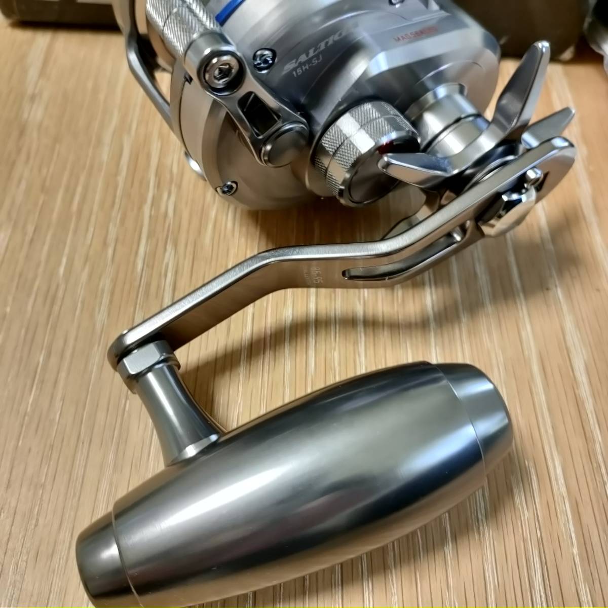 未使用品 ダイワ '15 ソルティガ 15H-SJ 右巻 ギア比6 4 1 未使用品 ダイワ '15 ソルティガ 15H-SJ 右巻 ギア比6 4 1