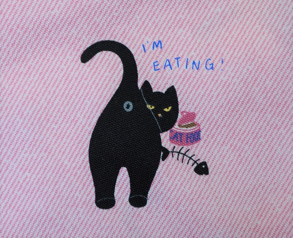 「 地域猫・黒猫　おもしろ柄（ pink ）生地 」　文庫本ブックカバー　（ハンドメイド）