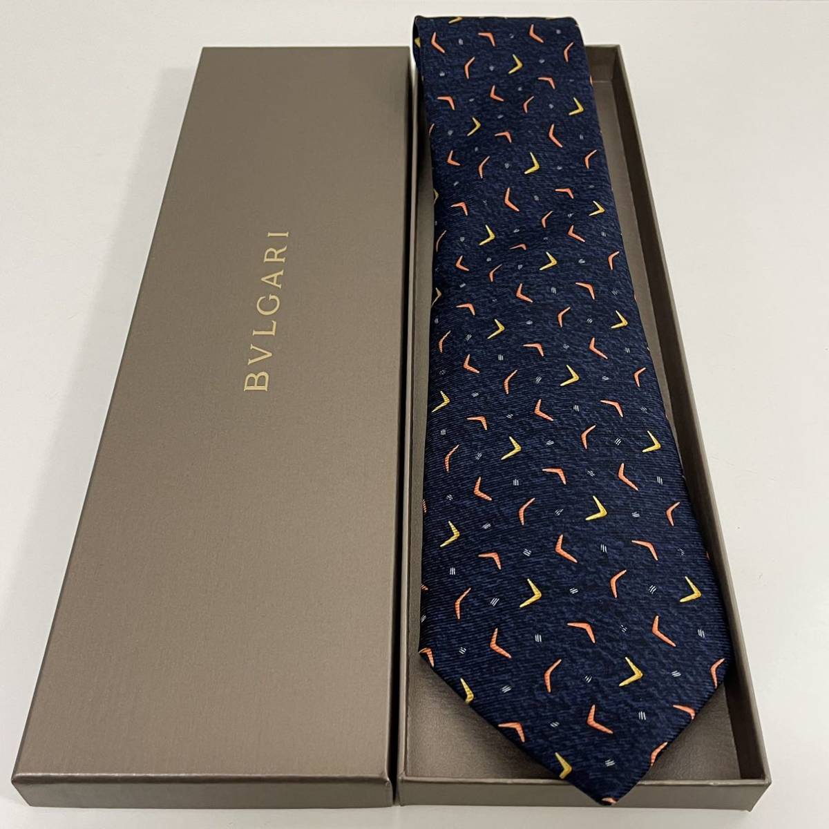 送料込】 ブルガリ(BVLGARI)セッテピエゲネクタイ ネイビー
