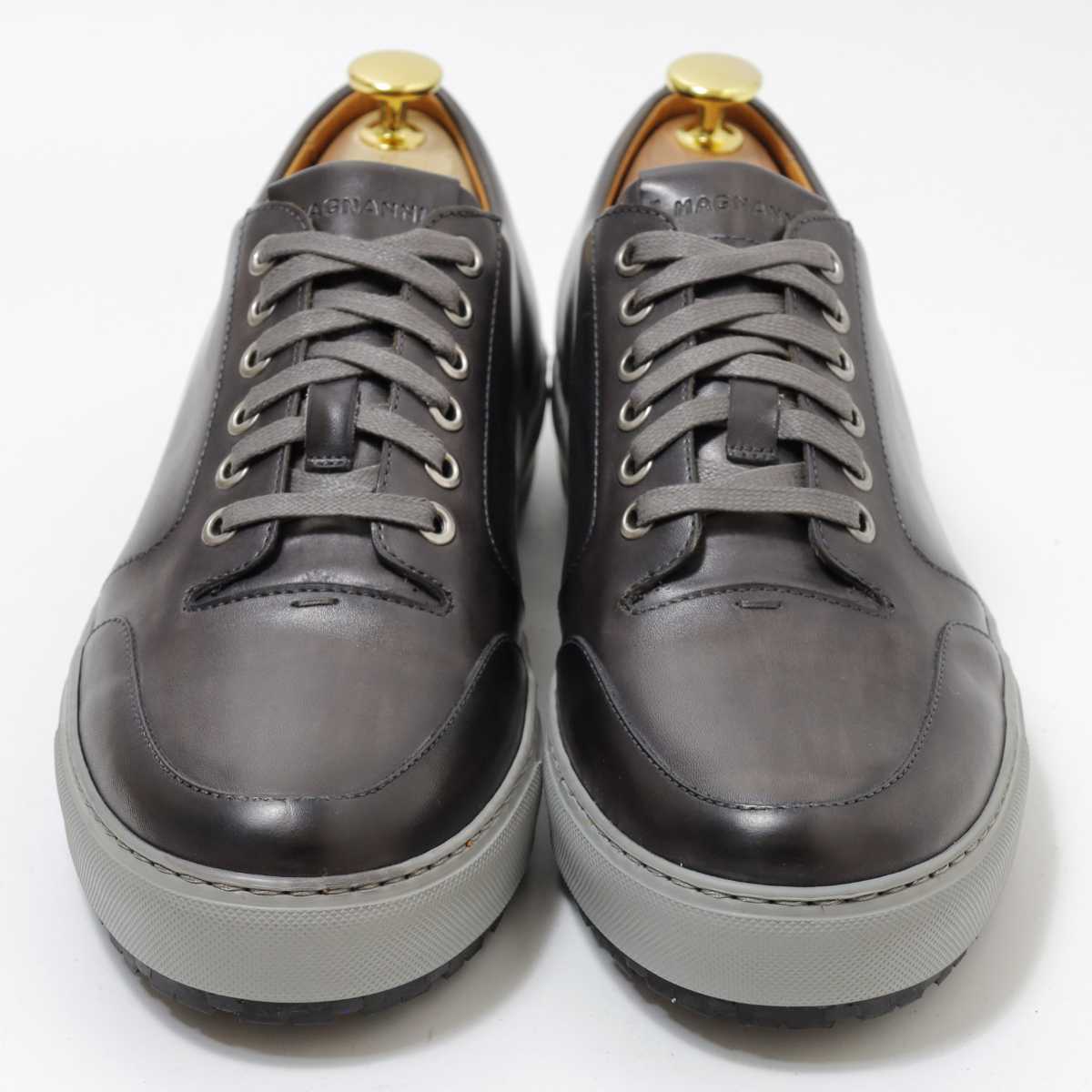 在庫限りッ!アウトレット ◇極美品 MAGNANNI レザースニーカー 40