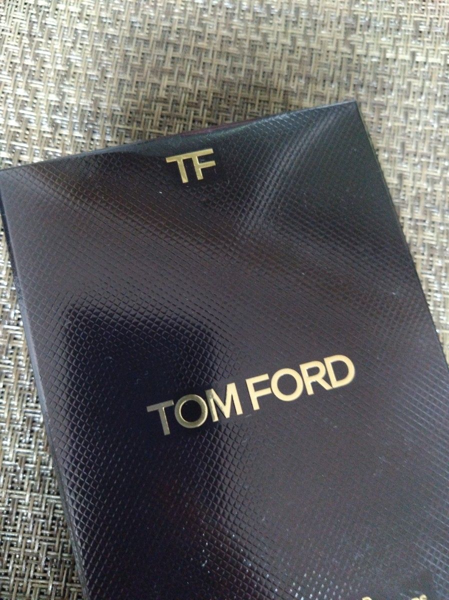 新品　限定　Tom Ford アイカラークォード C39 バイオレット サテン