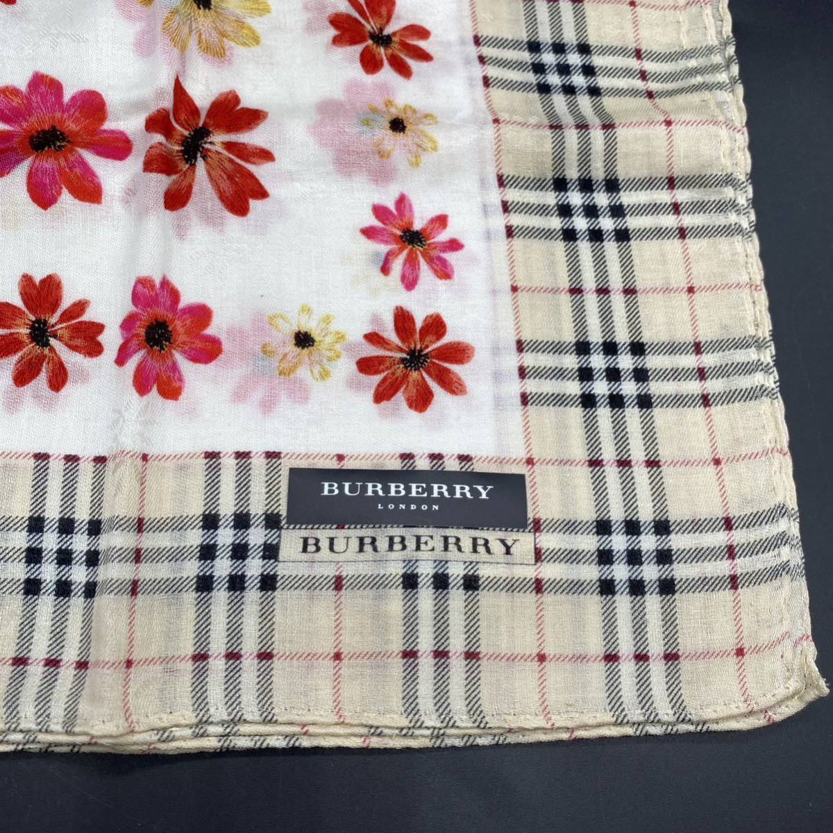 BURBERRY バーバリー ハンカチ　花柄 ふちチェック　no.9_画像2