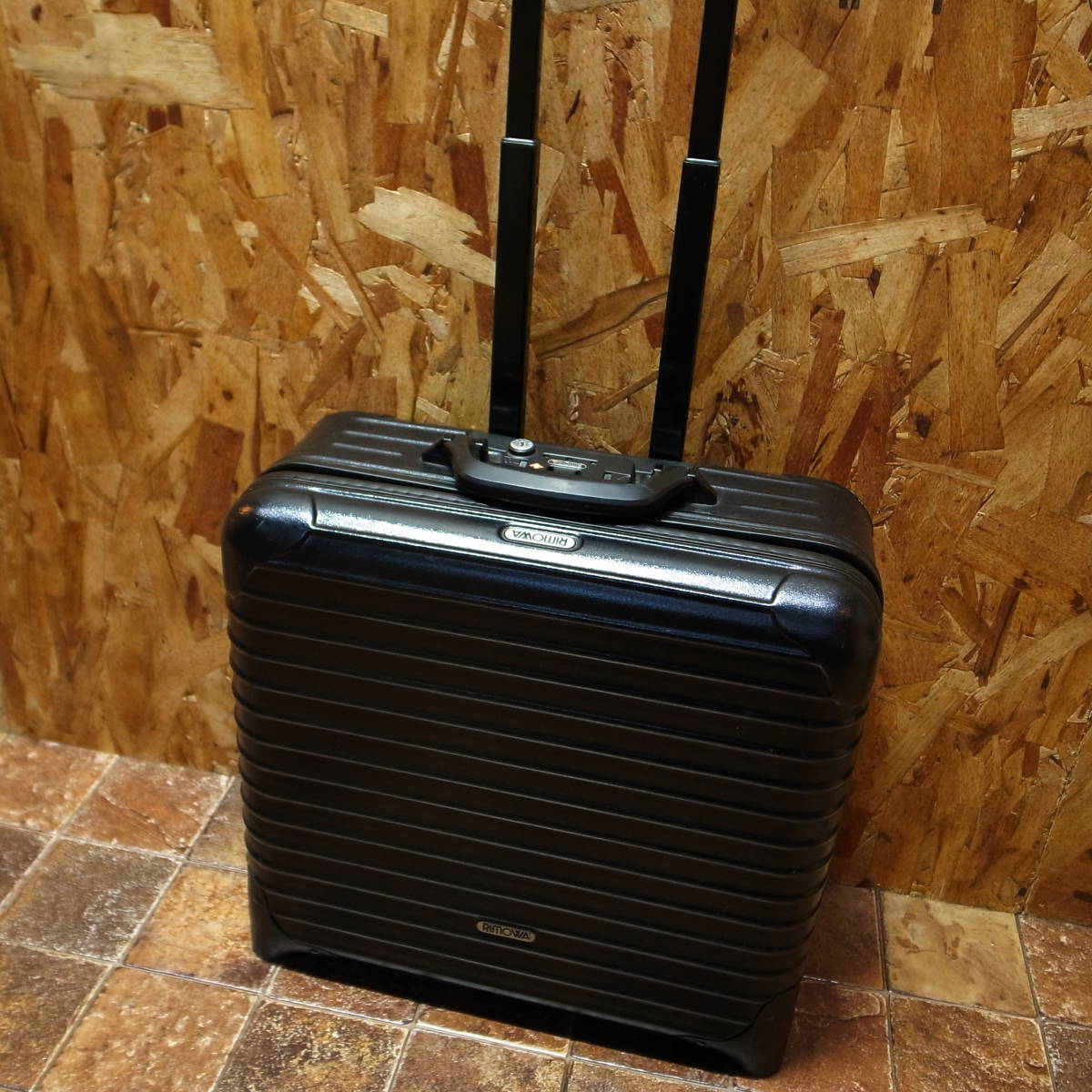 リモワ RIMOWA サルサ ビジネストローリー スーツケース 最新作 49.0