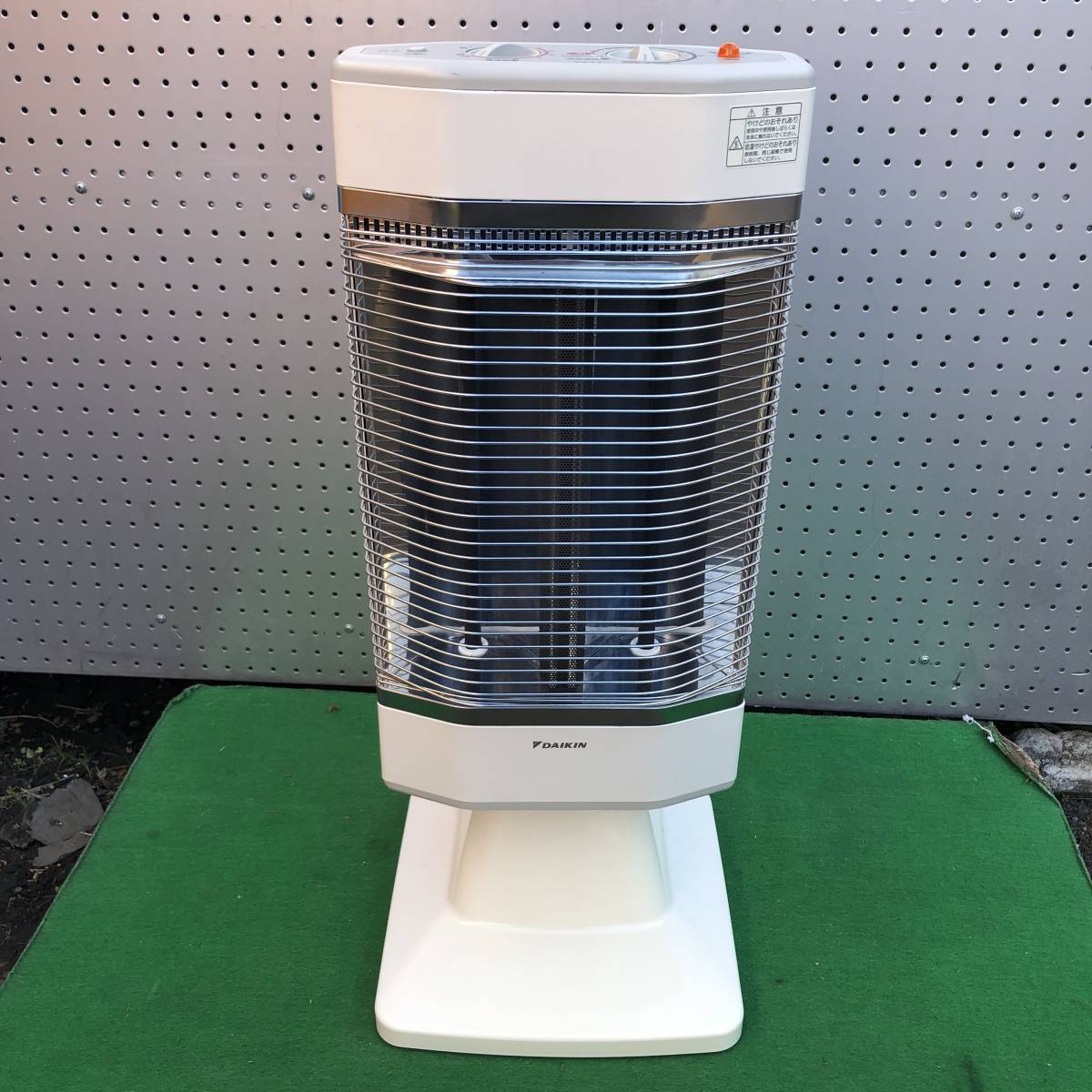 【DAIKIN ダイキン セラムヒート ERFT11KS 遠赤外線暖房機 電気ストーブ 動作品】_画像1