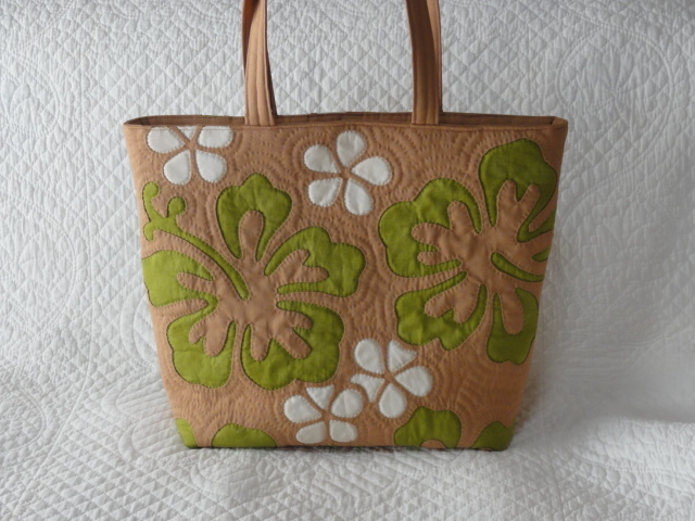 ハワイアンキルト☆ハイビスカスとプルメリアのバッグ 茶色☆ハンドメイド-