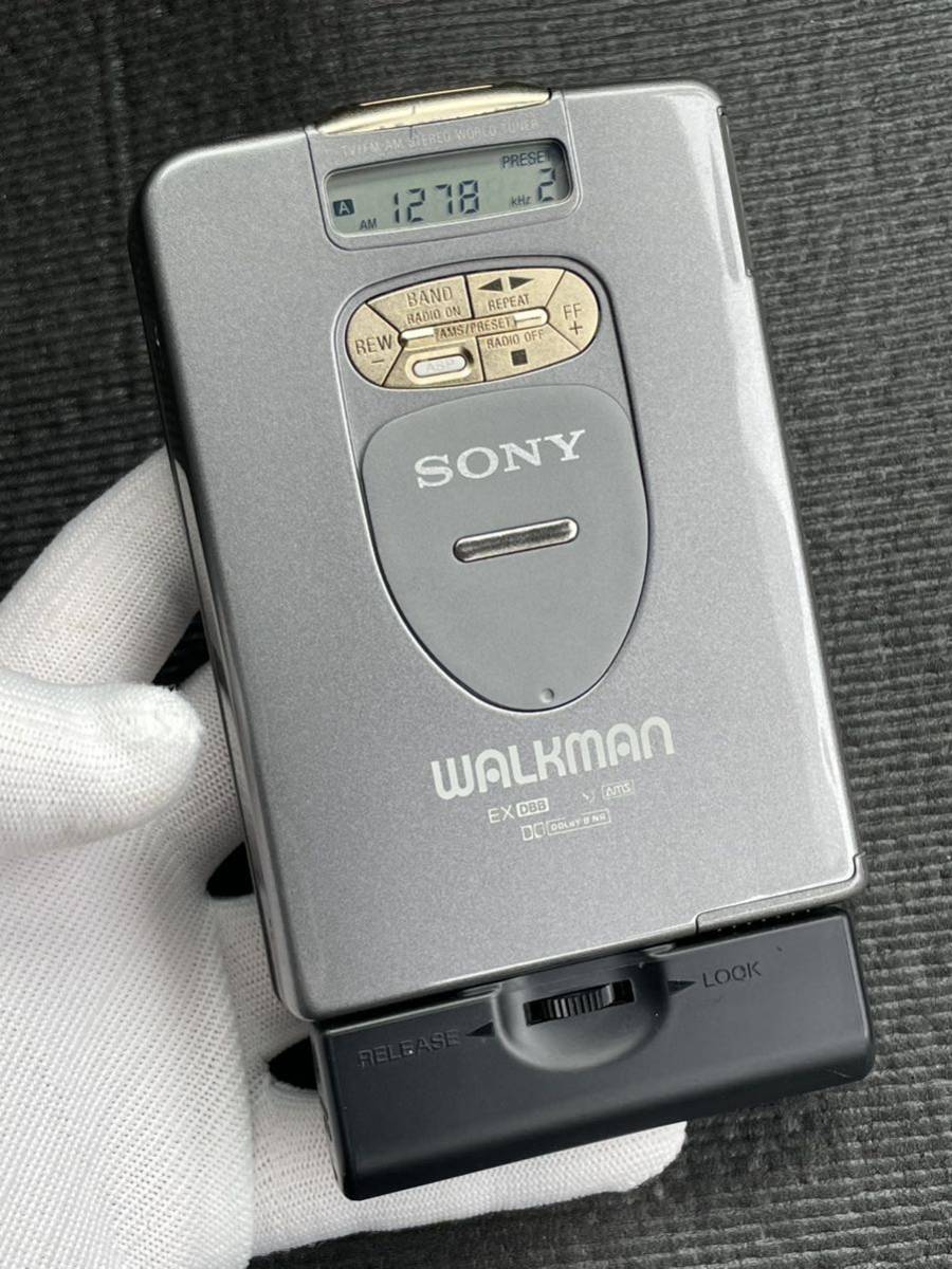 1円スタート SONY ソニー WALKMAN カセットウォークマン WM-FX1 中古品 _画像2