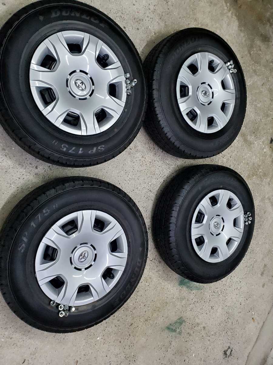 大特価放出! タイヤ、ホイールキャップ4本セット ハイエース新車外し