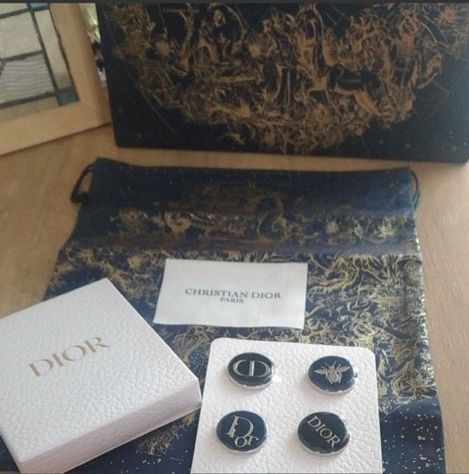 正規店 Dior ノベルティピンバッチ 巾着ポーチセット tdh-latinoamerica.de