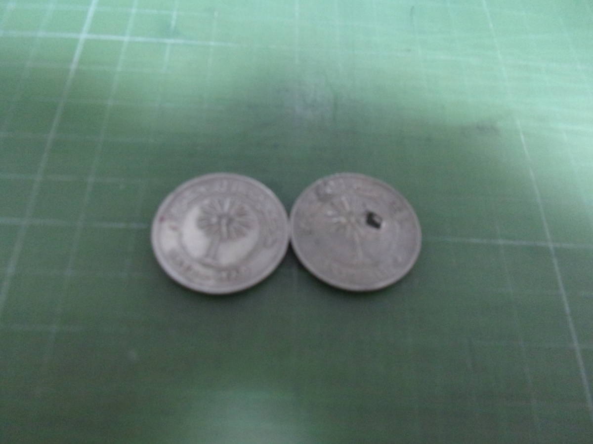 バーレーン100フィルス硬貨×2枚（1965年）の画像1