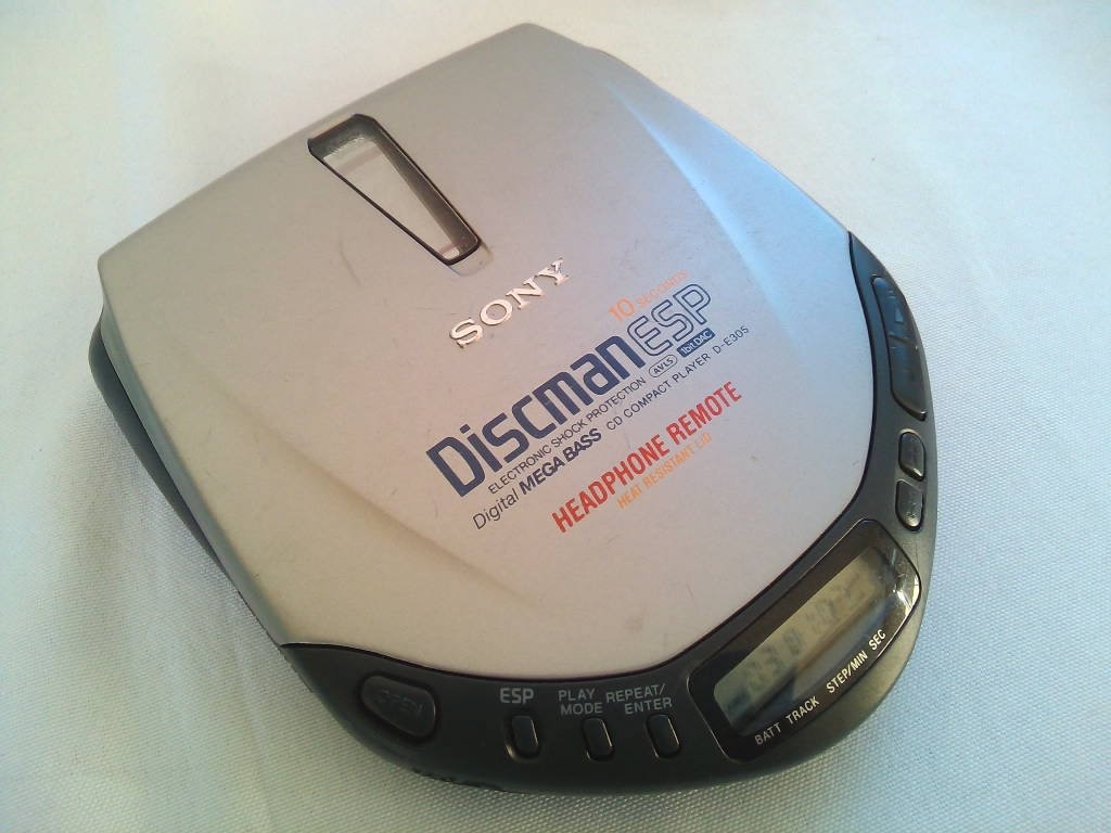 SONY портативный CD плейер D-E305 Discman ESP * исправно работающий товар 