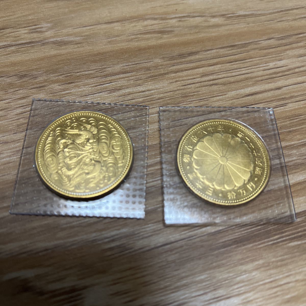 本物美品 天皇陛下 御在位60年 記念硬貨 ブリスターパック 10万円金貨2