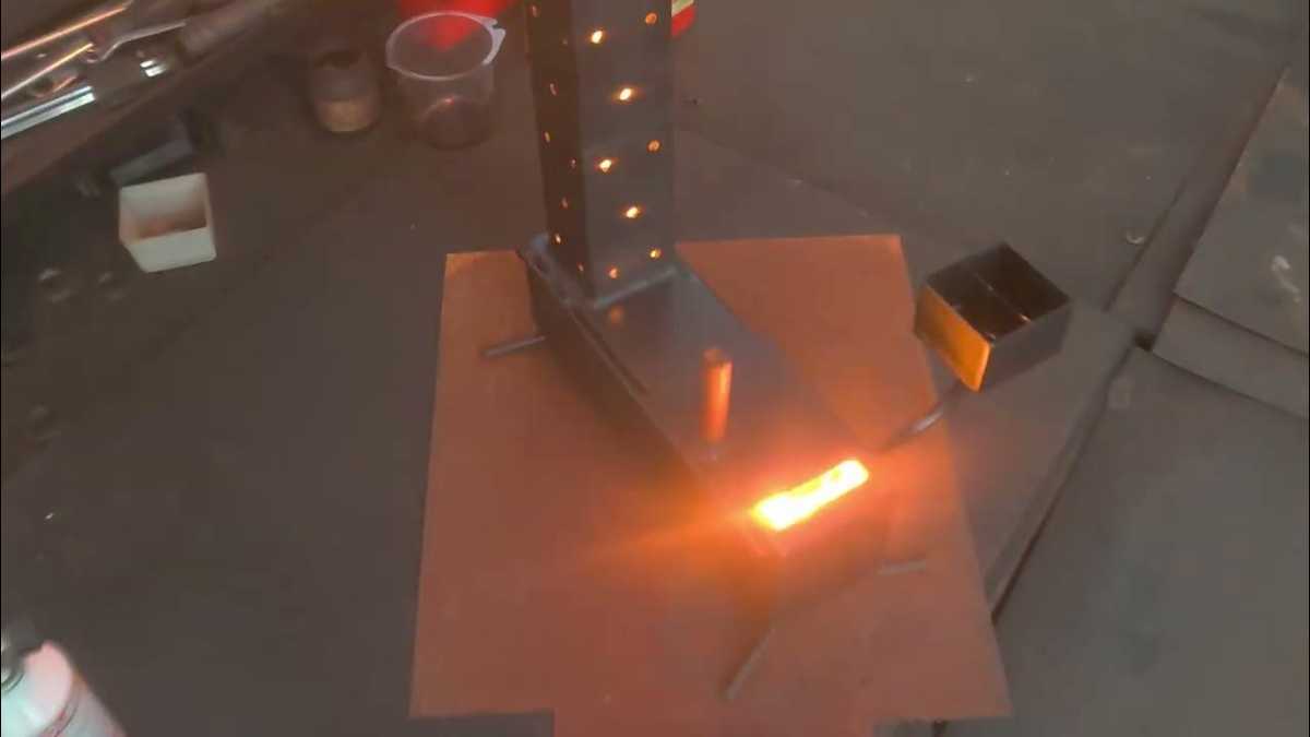 受注製作】 廃油ストーブ No 205 自然吸気 電源不要 ロケット 受注製作】 廃油ストーブ No 205 自然吸気 電源不要 ロケット