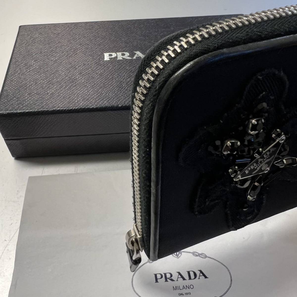 新品同様‼️ プラダ　PRADA 財布　長財布　ナイロン　ラウンドファスナー