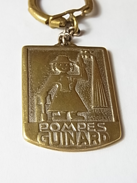 pompa ginard 消防　少女　メタルキーホルダー　真鍮 　フランスアンティーク