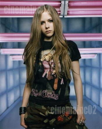 アヴリル・ラヴィーンAvril Lavigne/黒いTシャツの写真_画像1
