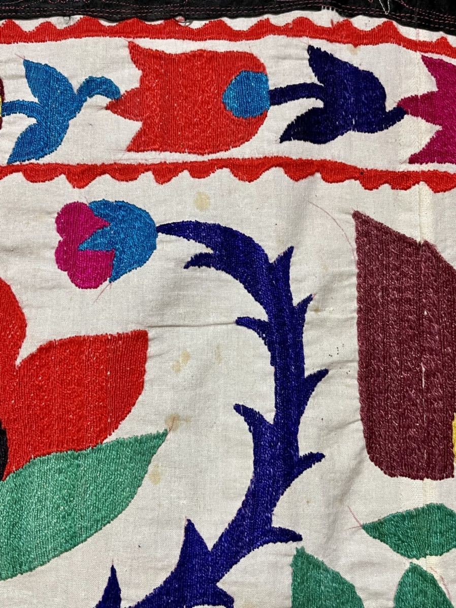 ウズベキスタン スザニ 刺繍 ビンテージ suzani 古布 壁掛け 宅配 9702