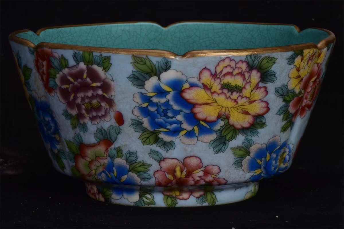◆旧蔵◆古美術 中国古玩 大清雍正年製款 琺瑯彩 描金 牡丹花卉紋六方碗 時代物 A35
