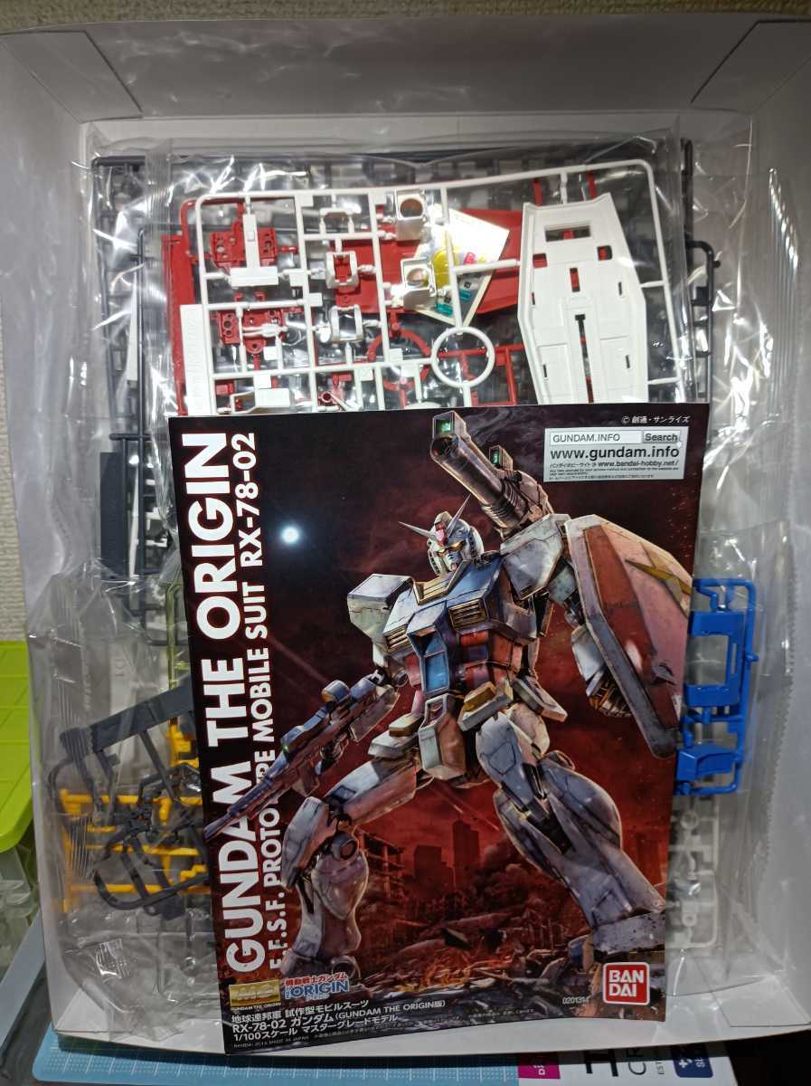 未組立 バンダイ RX-78-02 ガンダム （GUNDAM THE ORIGIN版） （1/100スケール MG THE ORIGIN 機動戦士ガンダム THE ORIGIN 2312363）_画像2