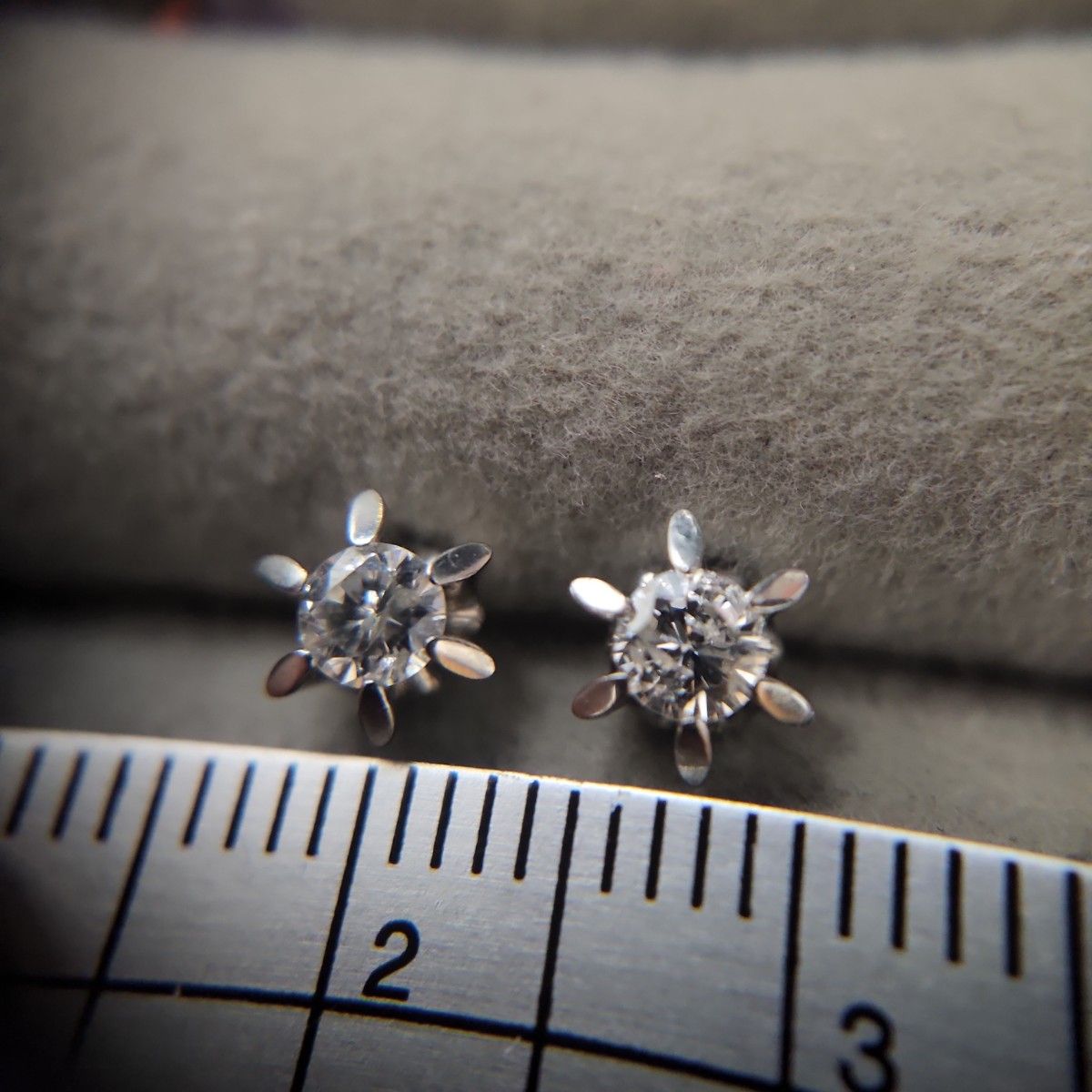 天然蛍光ダイヤモンド ピアス Pt900 0.31ct | noonanwaste.com