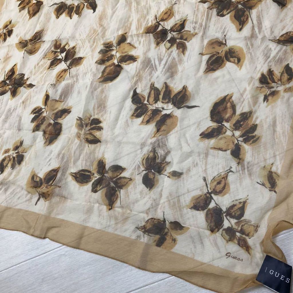 新品 GUESS ゲス 絹 シルクスカーフ silk 100% 大判スカーフ 花柄 リース柄 未使用 約 87×86cm タグ付き 日本製 ブラウン