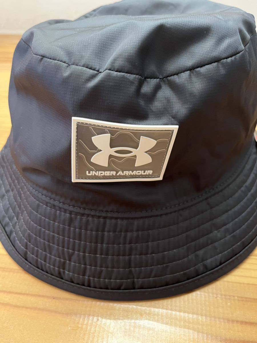 送料込み！即決！ UNDER ARMOUR 新品未使用 リバーシブルハット HAT 定価3500円 L/XL 紺色 帽子　バケットハット  アンダーアーマー