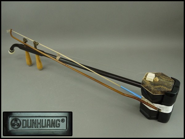 【ａ】中国伝統 擦弦楽器 二胡 DUNHUANG ケース入 A-38の画像1
