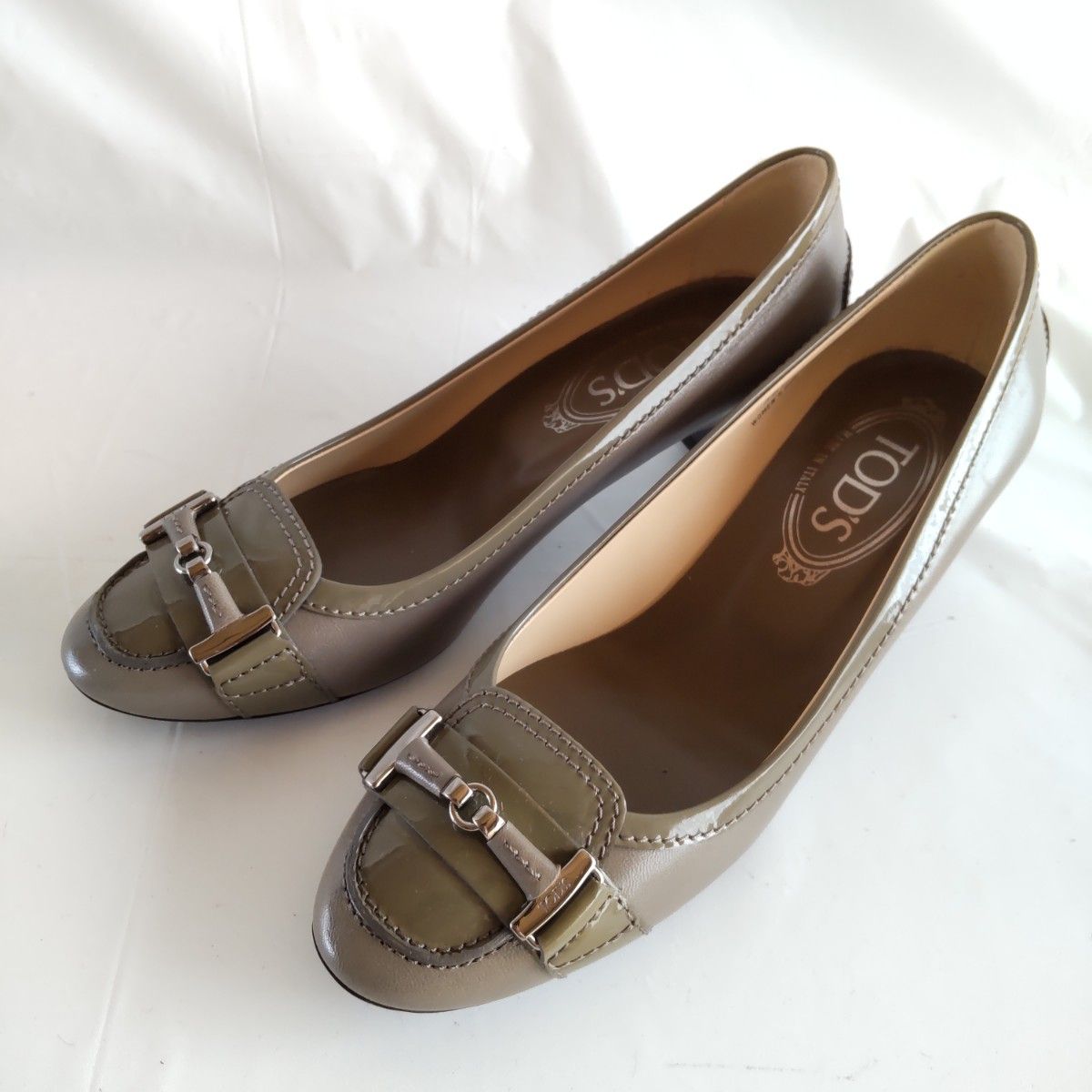 美品 TOD'S トッズ パンプス 23 5cm エナメル グレー|Yahoo!フリマ