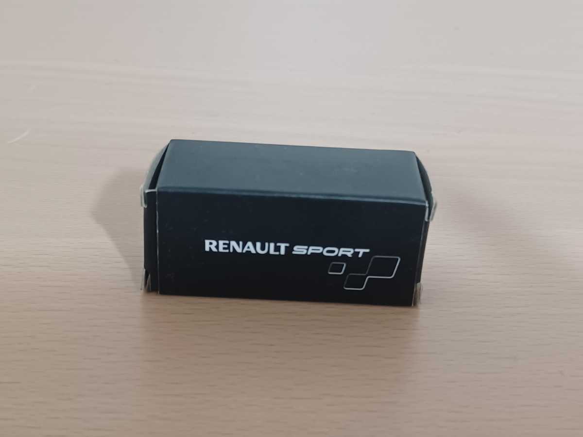 R.S. RENAULT SPORT シガーソケット 型　USB メモリー　非売品　ルノー　スポール_画像5