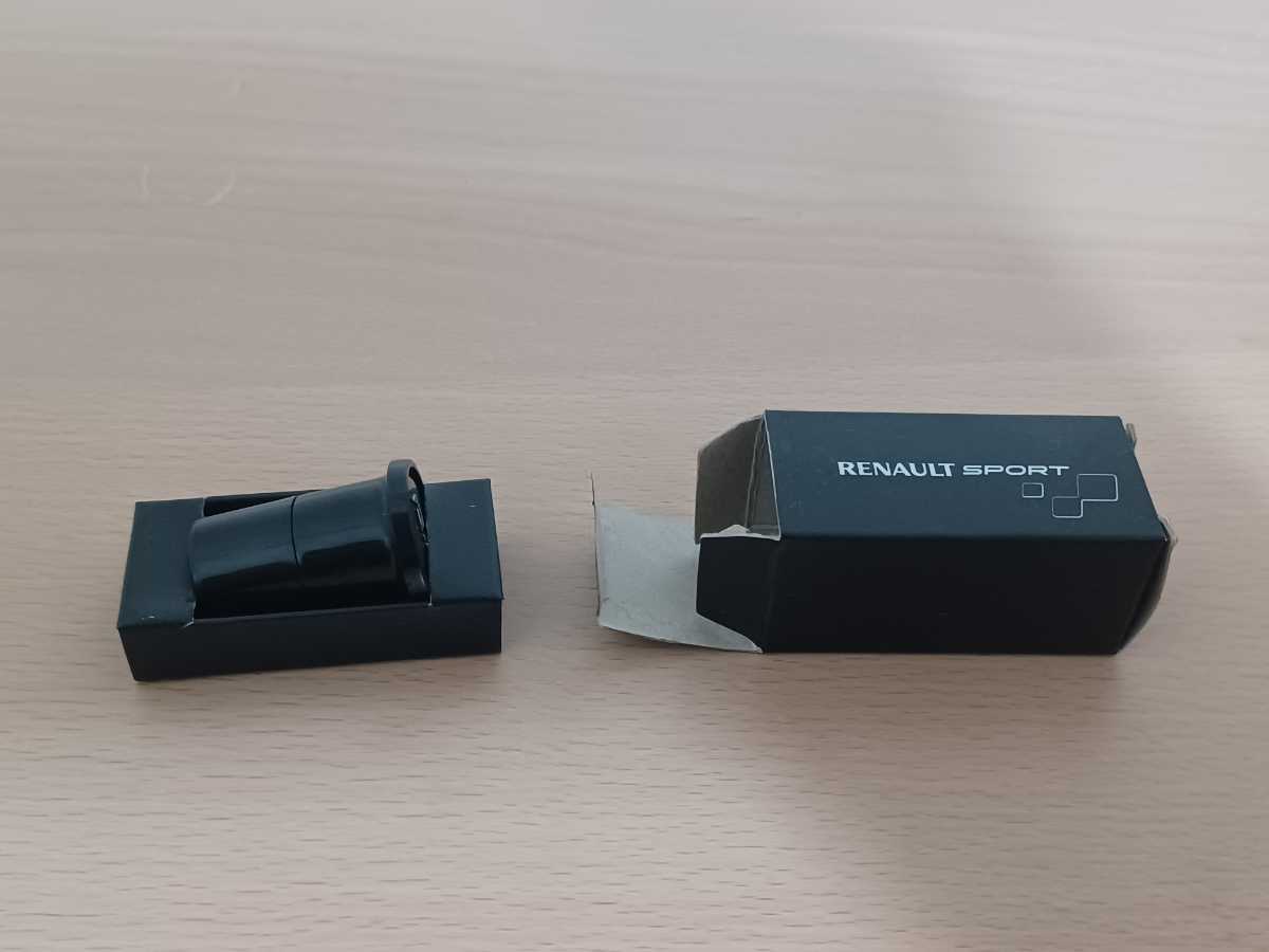 R.S. RENAULT SPORT シガーソケット 型　USB メモリー　非売品　ルノー　スポール_画像1