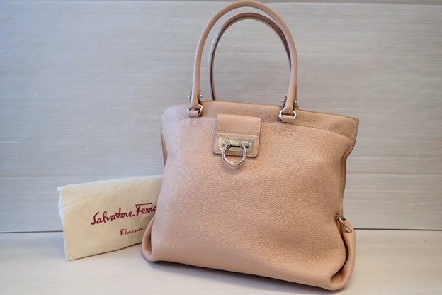 未使用品 Salvatore Ferragamo サルヴァトーレ フェラガモ ガンチーニ