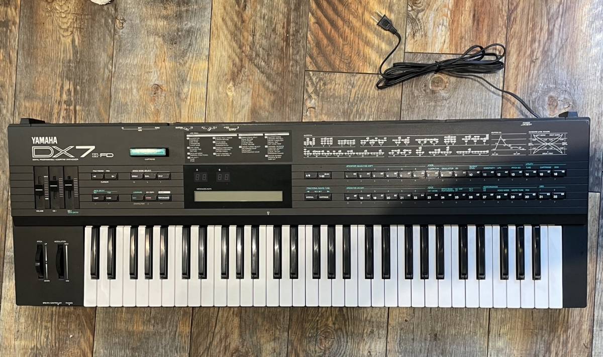 YAMAHA ヤマハ DX7II-FD シンセサイザー 通電確認済み 現状品 楽器